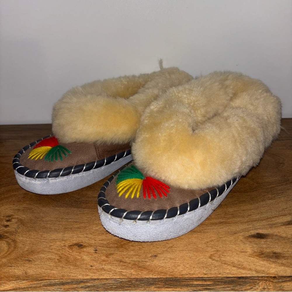 Suede Shearling moccasin with Embroidery 8.5